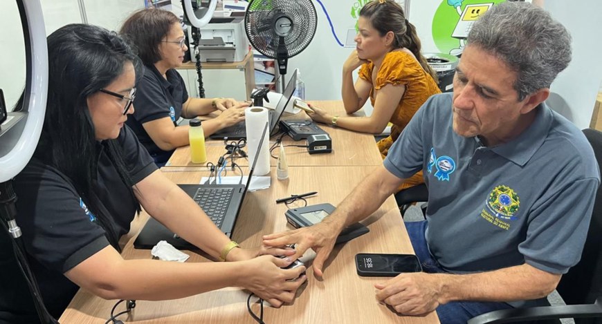 Serviços eleitorais, treinamento com a urna eletrônica e mais são oferecidos no estande localiza...
