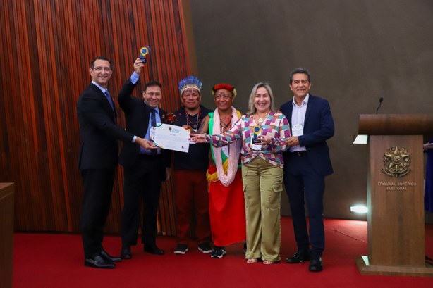 A premiação do Tribunal Superior Eleitoral (TSE) tem a finalidade de reconhecer e estimular iniciativa e projetos inovadores da Justiça Eleitoral A premiação do Tribunal Superior Eleitoral (TSE) tem a finalidade de reconhecer e estimular inic...