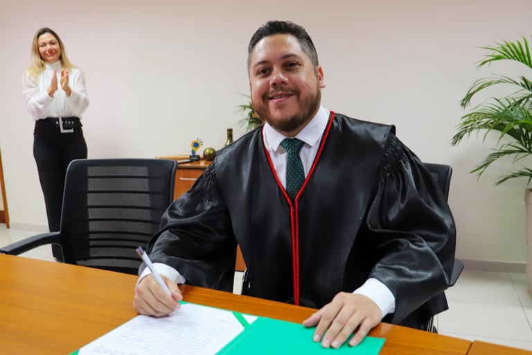 Advogado Galliano Cei toma posse como juiz substituto do TRE-AP