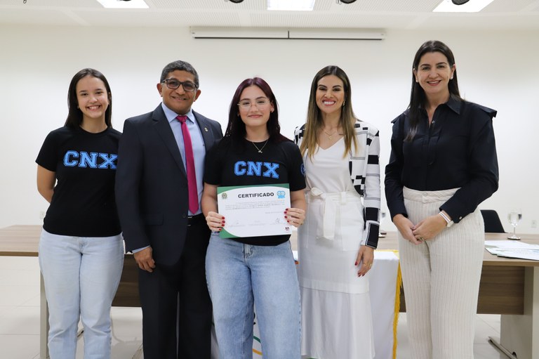 Alunos da Escola Conexão Aquarela são diplomados pelo Programa Eleitor do Futuro do TRE-AP