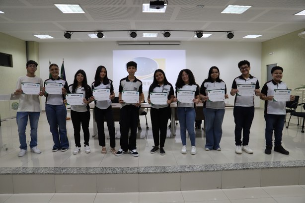 Alunos do NEI são diplomados em cerimônia do Programa Eleitor do Futuro no TRE-AP Alunos do NEI são diplomados em cerimônia do Programa Eleitor do Futuro no TRE-AP