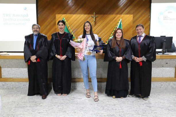 Atleta Wanna Brito recebe homenagem do TRE Amapá Atleta Wanna Brito recebe homenagem do TRE Amapá