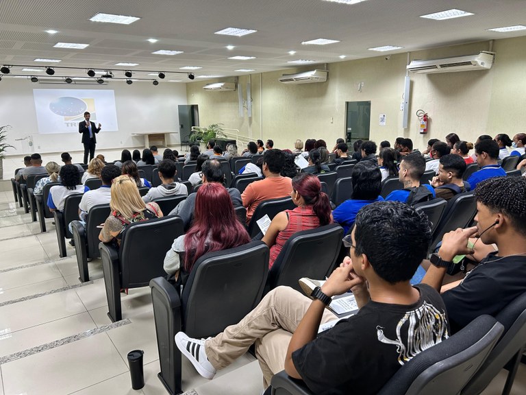 Direito do Trabalho é tema de palestra no TRE do Amapá