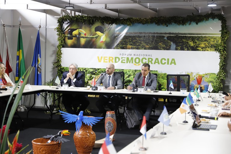 Diretora-Geral do TRE-AP participa de reunião nacional de diretores durante o Fórum VERDEMOCRACIA