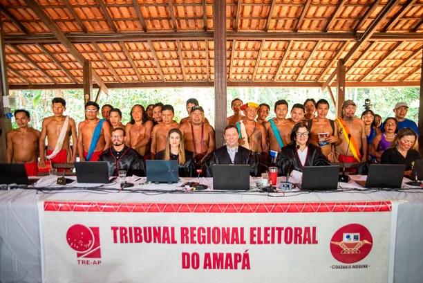 Empoderamento Indígena: professores são diplomados durante sessão administrativa Curso de educação cívica para professores que atuam nas aldeias foi promovido pela Justiça Eleit...