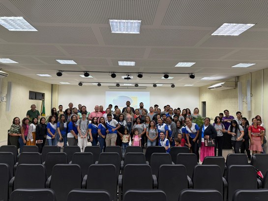 Estudantes do projeto Educação, Política e Cidadania participam do segundo encontro Os alunos aproveitaram a oportunidade para esclarecer dúvidas