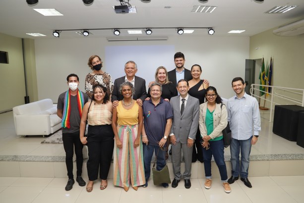 Estiveram presentes a mestra em Direito Político e servidora do TSE, Sabrina Braga, e o servidor...