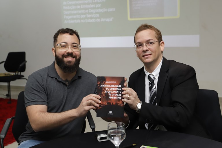 Juiz Diego Moura lançou livro no auditório da EJE-AP