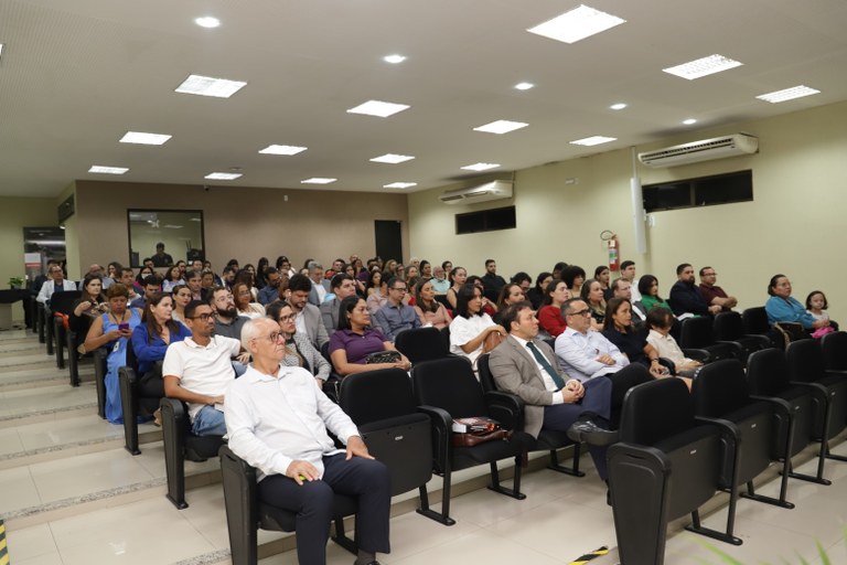 Juiz Diego Moura lançou livro no auditório da EJE-AP