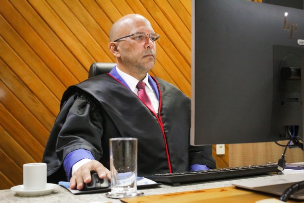 Juiz Matias Pires Neto despede-se do Pleno do TRE-AP Ele exerceu o cargo de juiz titular da Corte Eleitoral, na categoria juiz de direito, desde maio...