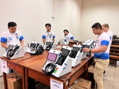 Justiça Eleitoral realiza carga e lacre das urnas eletrônicas da 2ª Zona Eleitoral de Macapá
