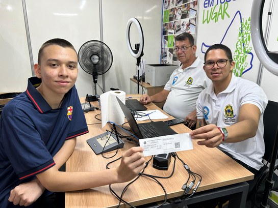 Juventude cidadã: quarto dia de atendimentos do TRE Amapá na Expofeira destaca a procura de adolescentes pelo título de eleitor Juventude cidadã: quarto dia de atendimentos do TRE Amapá na Expofeira destaca a procura de adol...