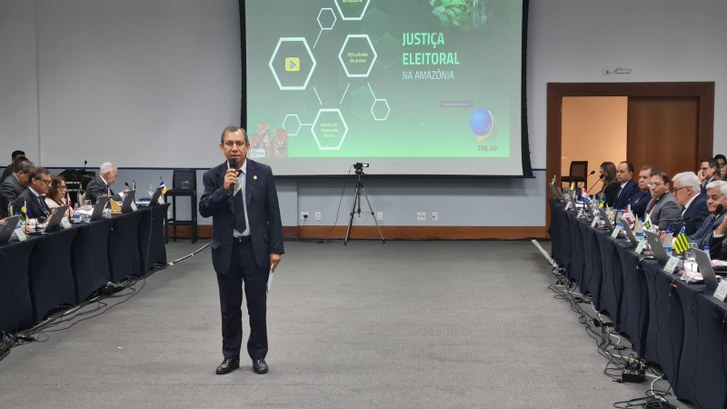 Membro do Pleno do TRE Amapá ministra palestra no encontro nacional de presidentes de TRE’s O desembargador Gilberto Pinheiro falou sobre as eleições na Amazônia no evento
