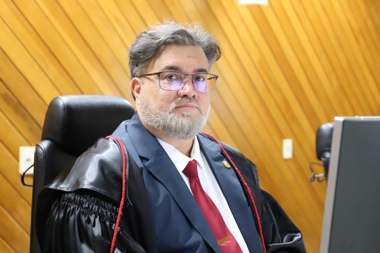 Pleno do TRE-AP homenageia membros que encerram o biênio 2023/2025