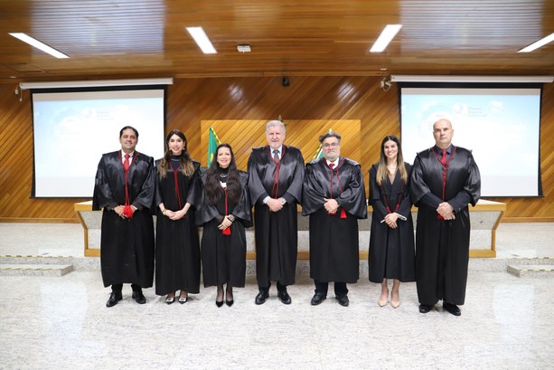 Pleno do TRE-AP homenageia membros que encerram o biênio 2023/2025 Pleno do TRE-AP homenageia membros que encerram o biênio 2023/2025