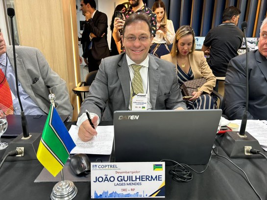 Presidente do TRE Amapá participa do 83° Coptrel em Recife O evento reúne os presidentes dos TREs de todo o Brasil, além de diretores-gerais e secretários ...