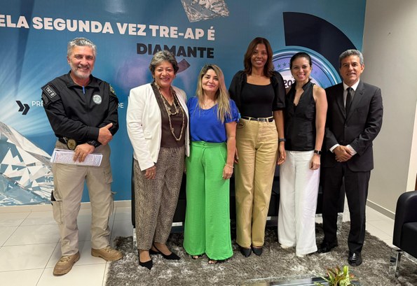 Presidente do TRE Amapá recebe visita de representantes do Sindjuf-PA/AP Presidente do TRE Amapá recebe visita de representantes do Sindjuf-PA/AP