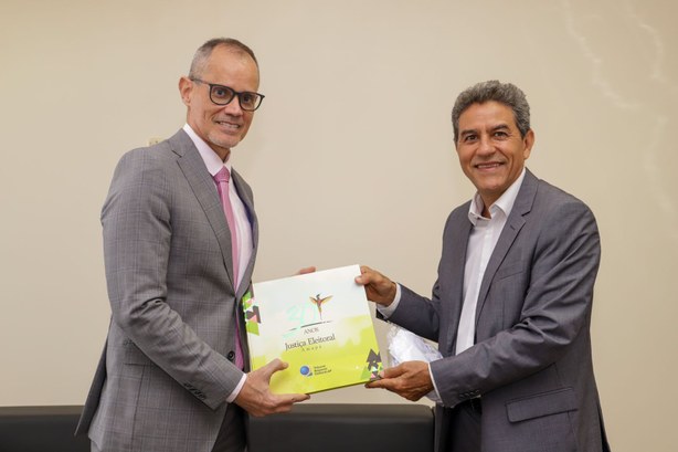 Presidente do TRT - 8ª Região faz visita institucional ao TRE Amapá Em pauta, propostas de ações entre os Tribunais