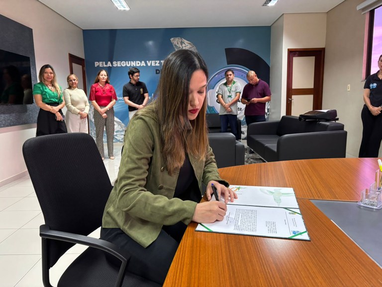 Servidora Juliana Cordeiro Costa toma posse como Assessora de Planejamento e Gestão Judiciária d...