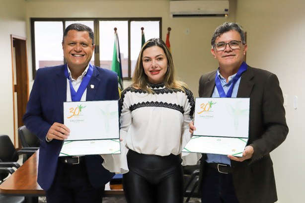 Servidores do TRE Amapá recebem Medalha do Mérito Eleitoral Honraria busca homenagear pessoas e entidades que prestaram relevantes serviços à Justiça Eleitoral