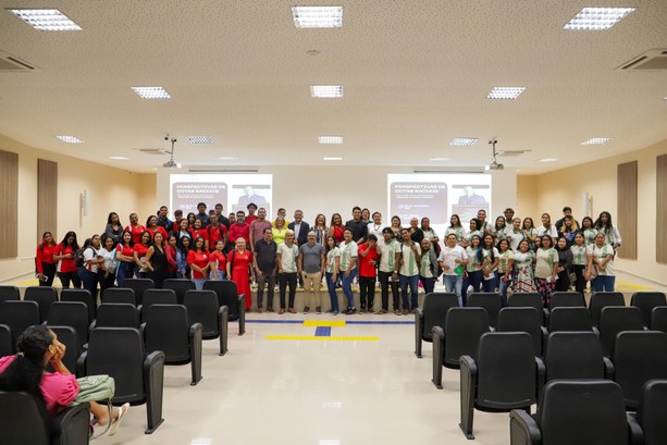TRE Amapá aborda cotas raciais em palestra para alunos da EJA TRE Amapá aborda cotas raciais em palestra para alunos da EJA