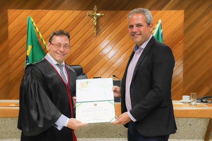 TRE Amapá concede Diploma do Mérito Eleitoral a Prefeito de Tartarugalzinho por sua atuação junto ao Projeto Cidadania Além do Voto Entrega aconteceu durante a 20ª Sessão Administrativa do TRE Amapá