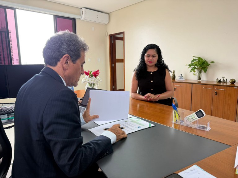 A cerimônia ocorreu no gabinete da Presidência