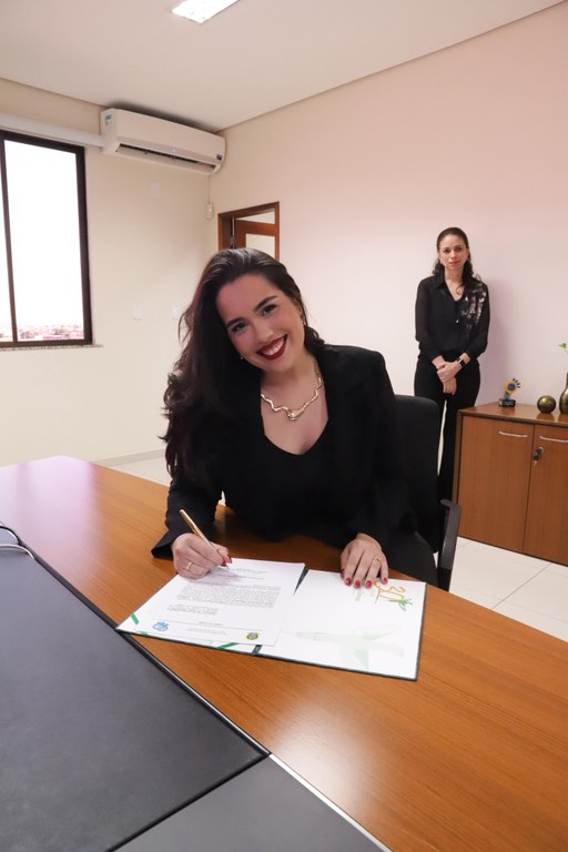 A servidora é a oitava a tomar posse na Justiça Eleitoral do Amapá