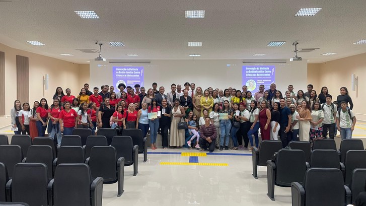 TRE Amapá encerra projeto "Educação, Direito e Cidadania" Mais de 80 alunos da Educação de Jovens e Adultos foram contemplados com palestras sobre temas d...