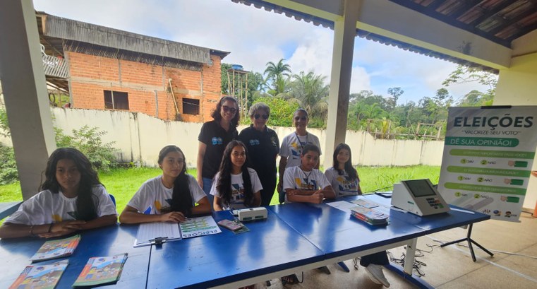 TRE Amapá leva atendimento itinerante ao distrito de Lourenço, em Calçoene TRE Amapá leva atendimento itinerante ao distrito de Lourenço, em Calçoene