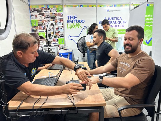 TRE Amapá marca presença na 54ª Expofeira com estande de atendimentos ao eleitorado TRE Amapá marca presença na 54ª Expofeira com estande de atendimentos ao eleitorado