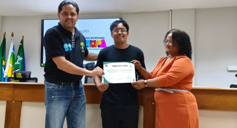 TRE Amapá participa da diplomação do Grêmio Estudantil “Líderes do Amanhã”, em Oiapoque