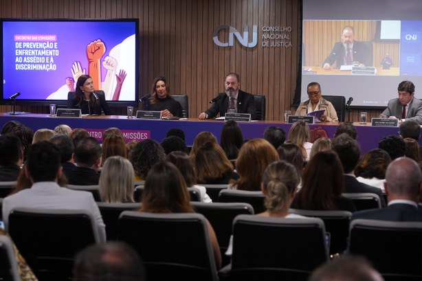 TRE Amapá participa de encontro nacional de enfrentamento ao assédio e discriminação no Judiciário TRE Amapá participa de encontro nacional de enfrentamento ao assédio e discriminação no Judiciário