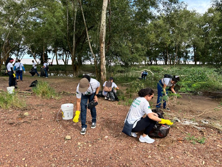 TRE Amapá participa de mutirão de limpeza no Rio Amazonas no Dia Mundial da Água
