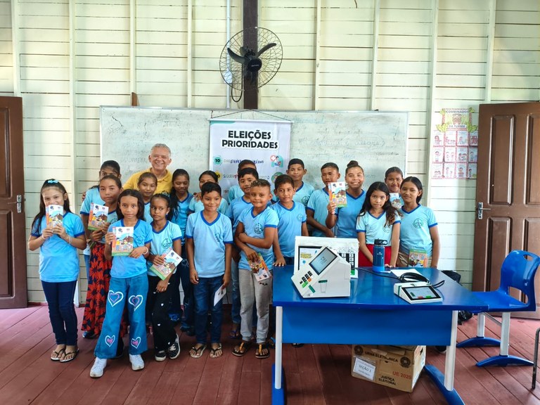 TRE Amapá percorre região ribeirinha de Itaubal e Macapá levando serviços eleitorais