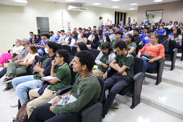 TRE Amapá promove capacitação para alunos e professores da rede pública de ensino TRE Amapá promove capacitação para alunos e professores da rede pública de ensino