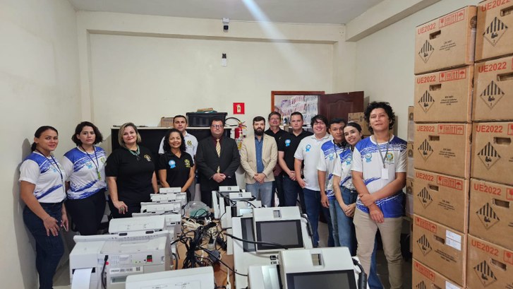 TRE Amapá realiza audiência de carga e lacre das urnas para eleições em Porto Grande e Ferreira Gomes TRE Amapá realiza audiência de carga e lacre das urnas para eleições em Porto Grande e Ferreira ...
