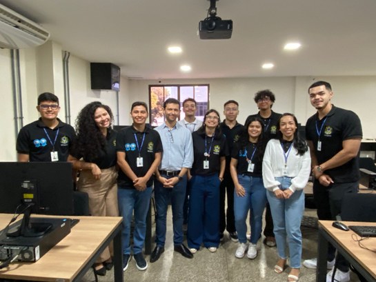 TRE Amapá realiza oficina de capacitação em Inteligência Artificial para estagiários da instituição A oficina, conduzida pelo servidor Marcílio Lira, reuniu estagiários de diversos setores do Trib...