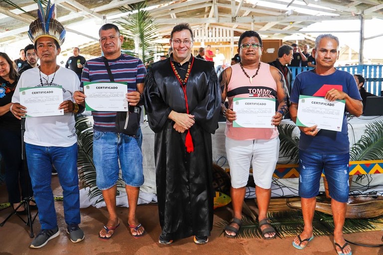 TRE Amapá realiza sessão itinerante na Aldeia do Manga, no extremo norte do Amapá