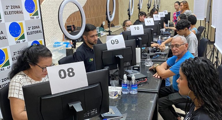 TRE Amapá registrou fluxo intenso de pessoas nos cartórios eleitorais durante os atendimentos no...