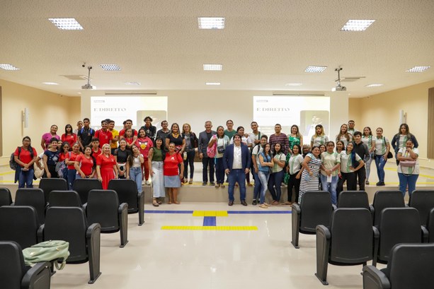 TRE-AP promove palestra sobre cidadania e direitos para alunos da EJA na zona norte de Macapá TRE-AP promove palestra sobre cidadania e direitos para alunos da EJA na zona norte de Macapá