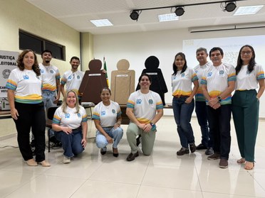 TRE-AP realiza capacitação sobre funcionamento da seção eleitoral e urna eletrônica