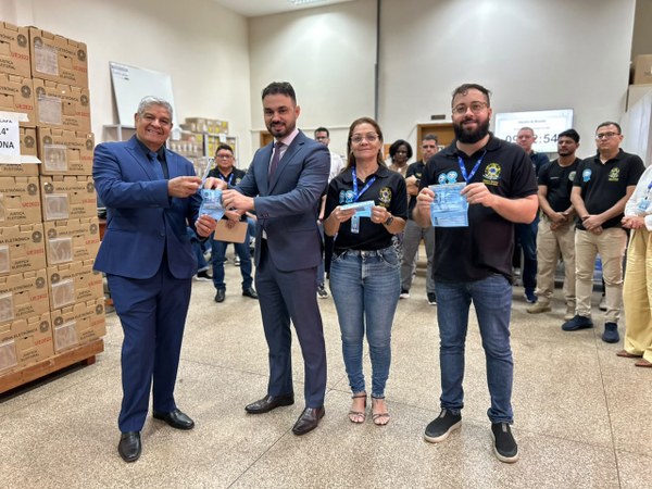 TRE-AP realiza carga e lacre das urnas eletrônicas da 10ª Zona Eleitoral