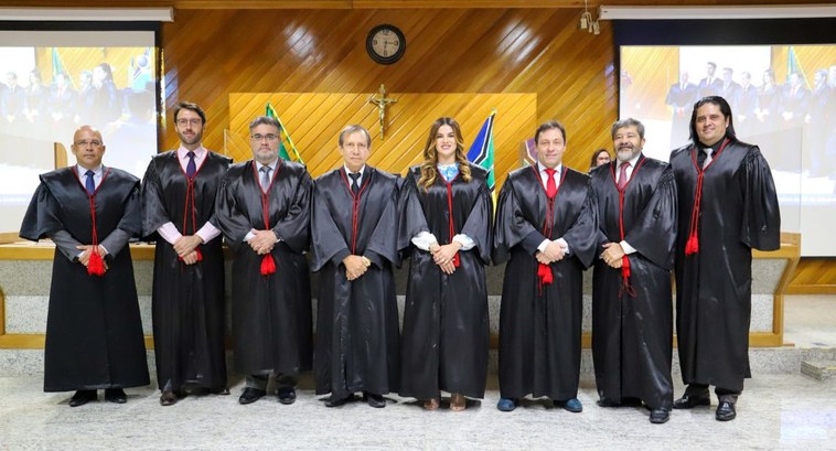 Advogada Paola Julien toma posse como juíza titular do TRE-AP A nova magistrada representa a classe dos advogados, em razão da vaga decorrente do término do b...