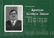 Foto de busto preta e branca do Desembargador Agostino Silvério Junior usando toga e gravata.