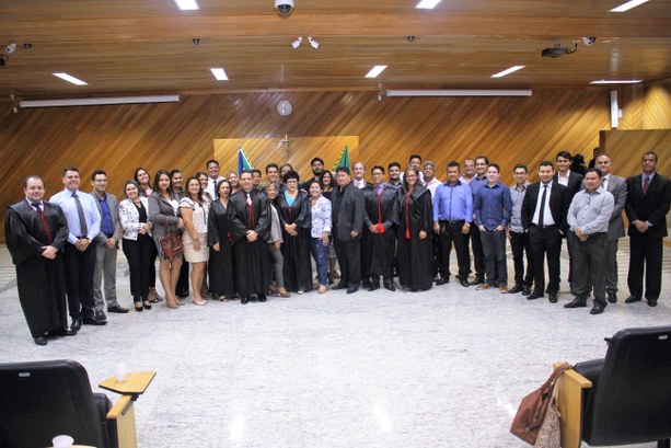 Alunos do curso de pós-graduação em Advocacia Eleitoral da ESA-OAB/AP, participam de aula prática no TRE-AP Alunos do curso de pós-graduação em Advocacia Eleitoral da ESA-OAB/AP, participam de aula prátic...