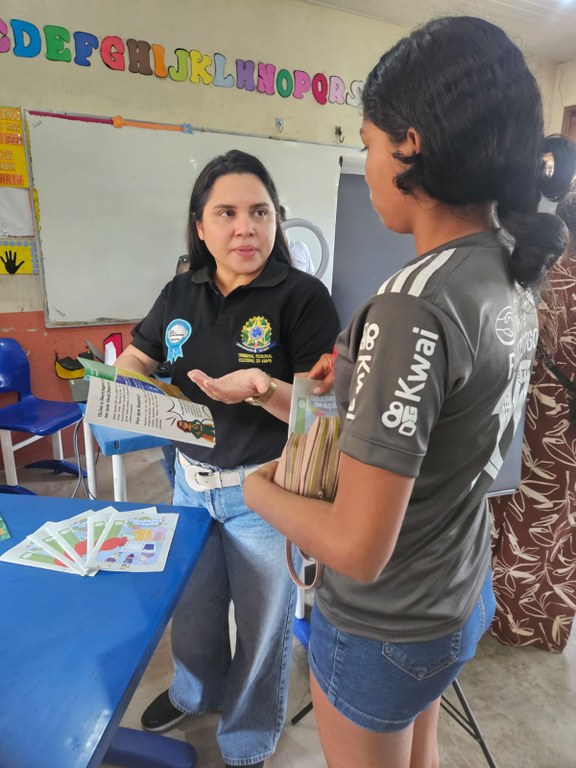 A atividade promove educação ambiental e cívica para crianças e adolescentes da comunidade