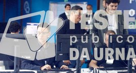#PraTodosVerem: na fotografia de Alejandro Zambrana/Secom/TSE aparecem pessoas na sala de testes...
