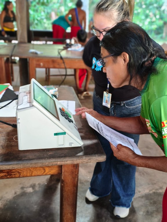 Justiça Eleitoral do Amapá promove ação de cidadania indígena na Aldeia Aramirã Nesta nova etapa, foi promovida uma oficina sobre políticas públicas e pensamento coletivo, reun...