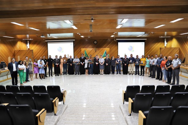 Militares e mesários são homenageados pela Justiça Eleitoral Medalha do Mérito Eleitoral foi concedida pelos relevantes serviços prestados à Justiça Eleitora...